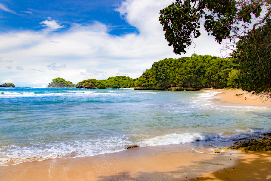 rekomendasi pantai di malang