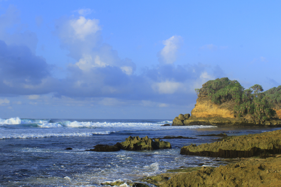 rekomendasi pantai di malang