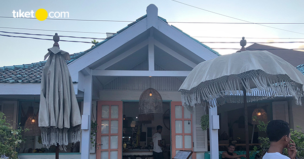 Lombok Series: Kenza Cafe Kuta Lombok, Cafe Instagramable dengan Vibes Pantai Eksotis