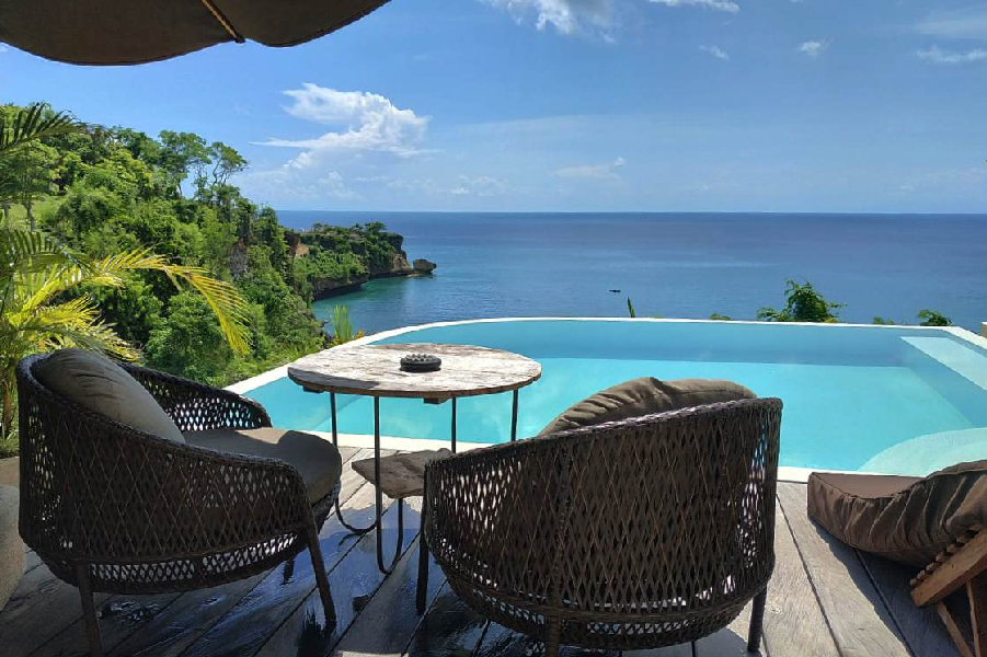 penginapan dengan infinity pool bali