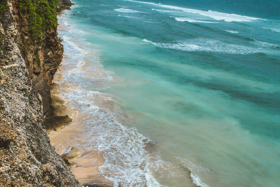 pantai terbaik anti mainstream indonesia