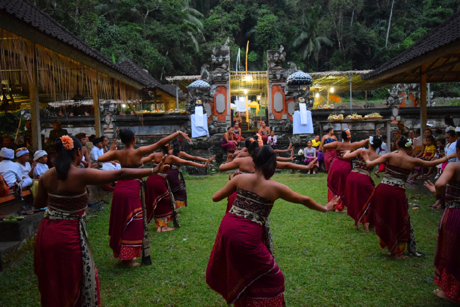 Desa Wisata Tenganan - Tari Tradisional