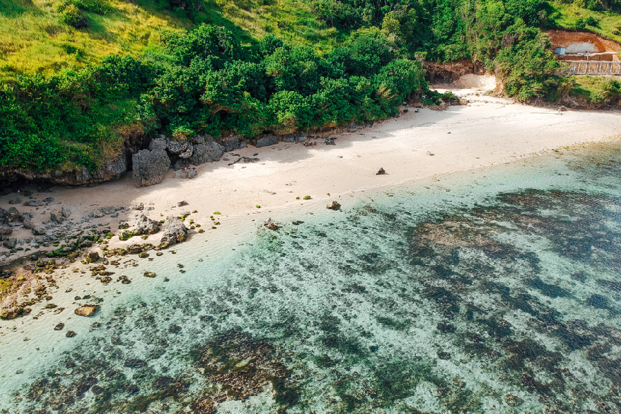 pantai terbaik anti mainstream indonesia
