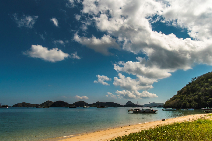 pantai unik dan indah di labuan bajo