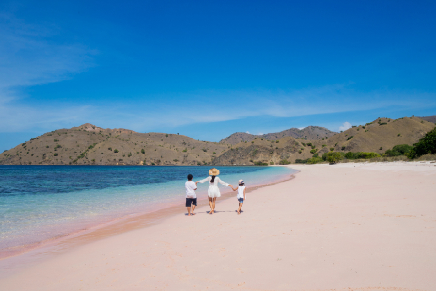 pantai unik dan indah di labuan bajo