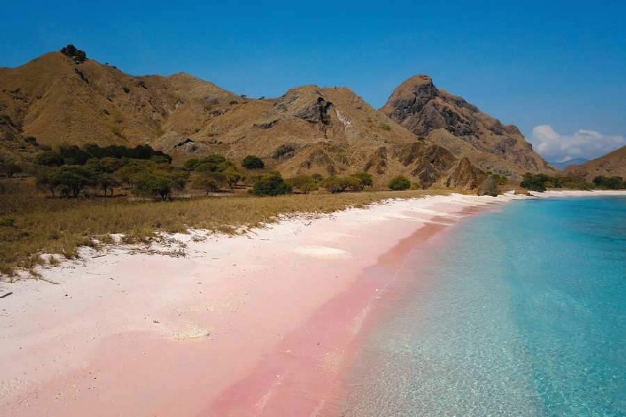pantai unik dan indah di labuan bajo