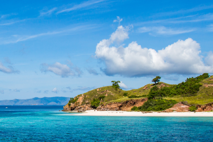 pantai unik dan indah di labuan bajo