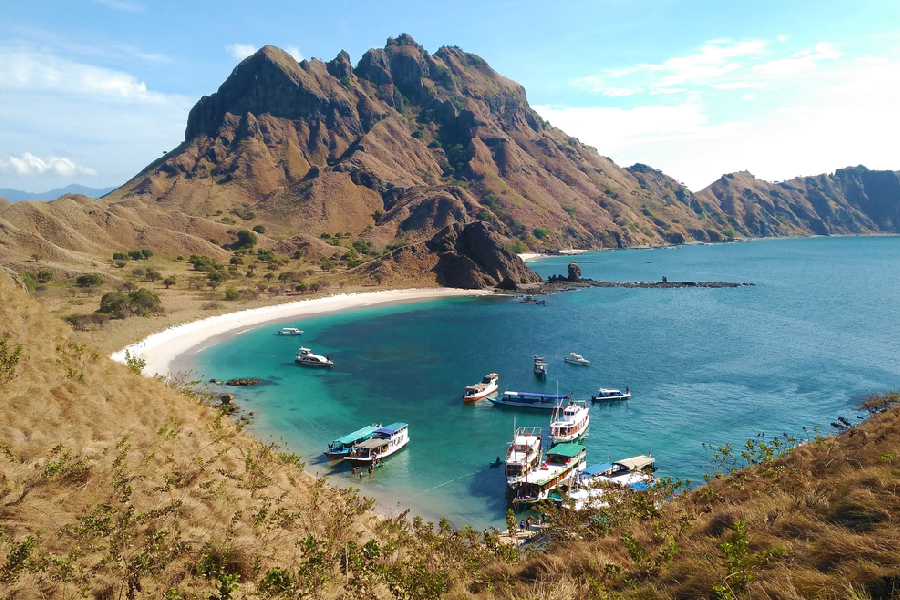 pantai unik dan indah di labuan bajo