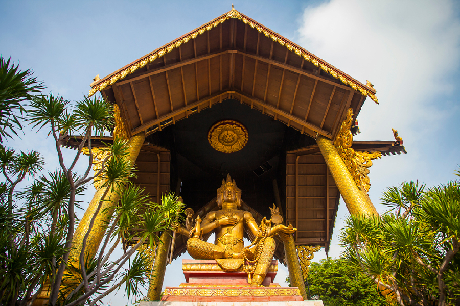 Tempat wisata di Surabaya - patung Budha Empat Wajah