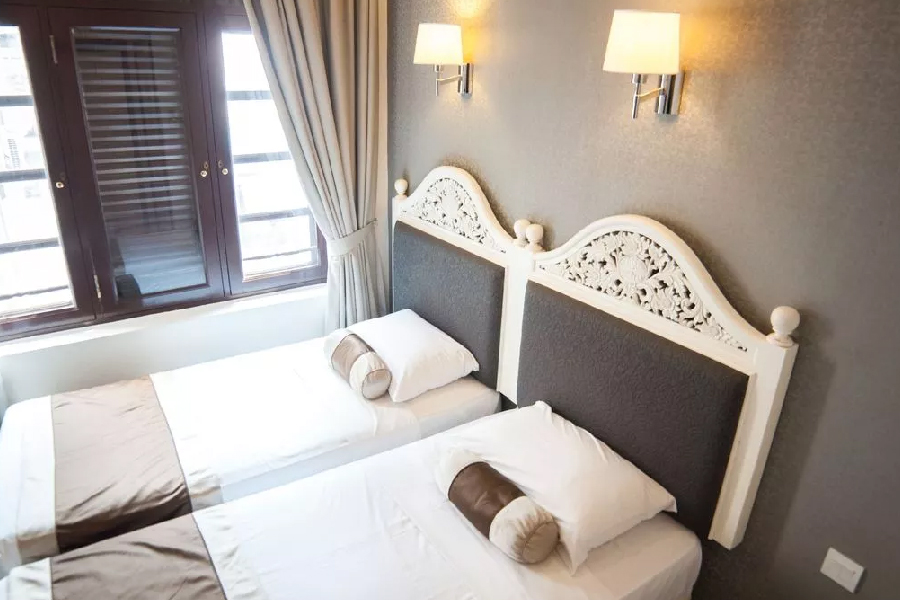 hotel dekat mrt chinatown singapore
