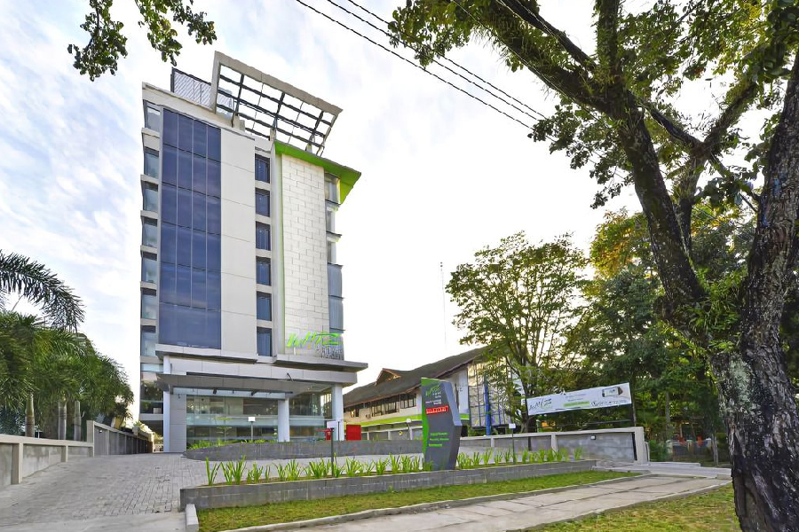 padang hotel recommendations