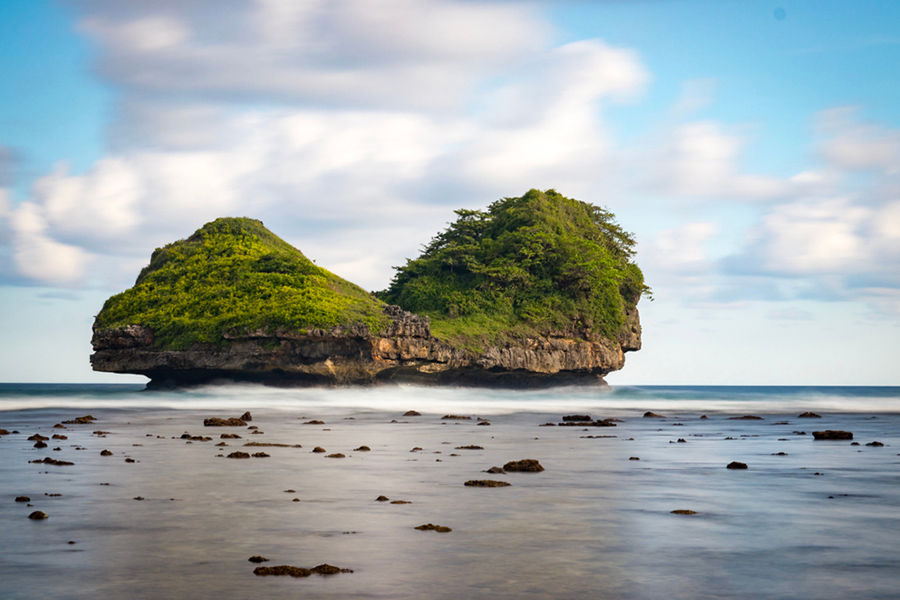 pantai di jawa timur