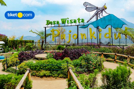 gate of pujon kidul tourism village