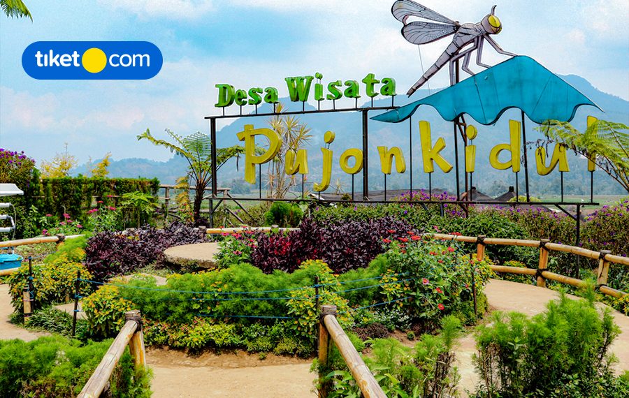 gate of pujon kidul tourism village