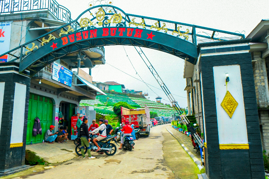 Dusun Butuh Kaliangkrik Nepal Van Java