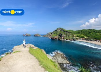 Berlibur di Pantai Siung, Bisa Berkemah dan Panjat Tebing Lho!