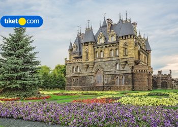 Incredible Palaces and Castles in Russia