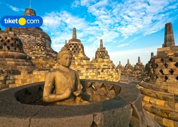 Where to Stay: 6 Best Hotels Near Borobudur Temple!