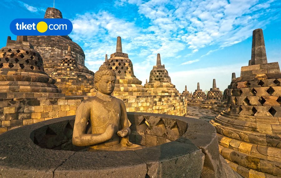 Where to Stay: 6 Best Hotels Near Borobudur Temple!