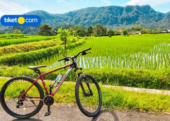 Nginep di The Sidemen Villa, Bali? Cobain Petualangan Seru Cycling & Menyusuri Air Terjun