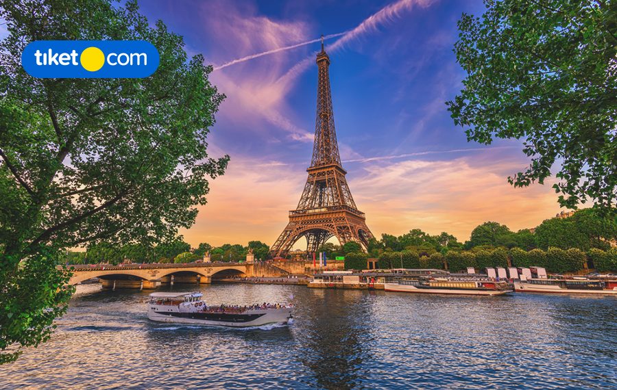 holiday in paris