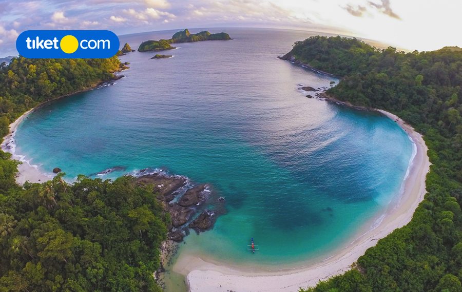 Explore These Beautiful Beaches in Banyuwangi for a Restful Vacay