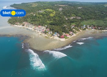 Nias, Pantai Bening & Ombak Cantik Untuk Spot Surfing Terbaik!