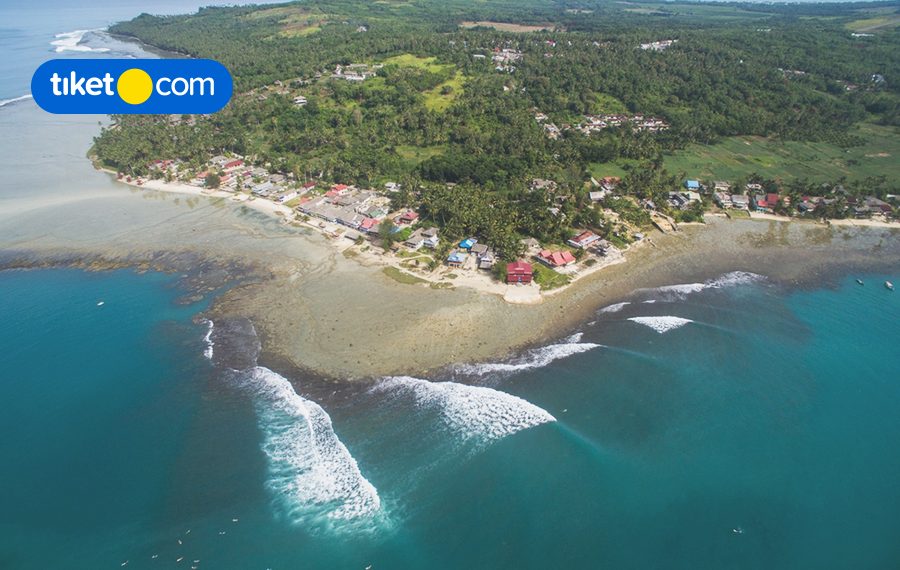 Nias, Pantai Bening & Ombak Cantik Untuk Spot Surfing Terbaik!
