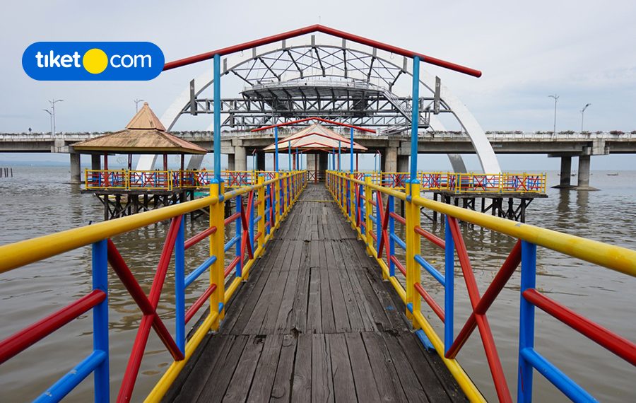 9 Pilihan Hotel Dekat Pantai Kenjeran Surabaya, Nggak Bakal Ketinggalan Sunset Deh!