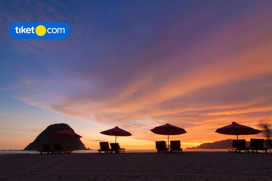 Menyibak Pantai Pulau Merah, Wisata Tersembunyi di Banyuwangi