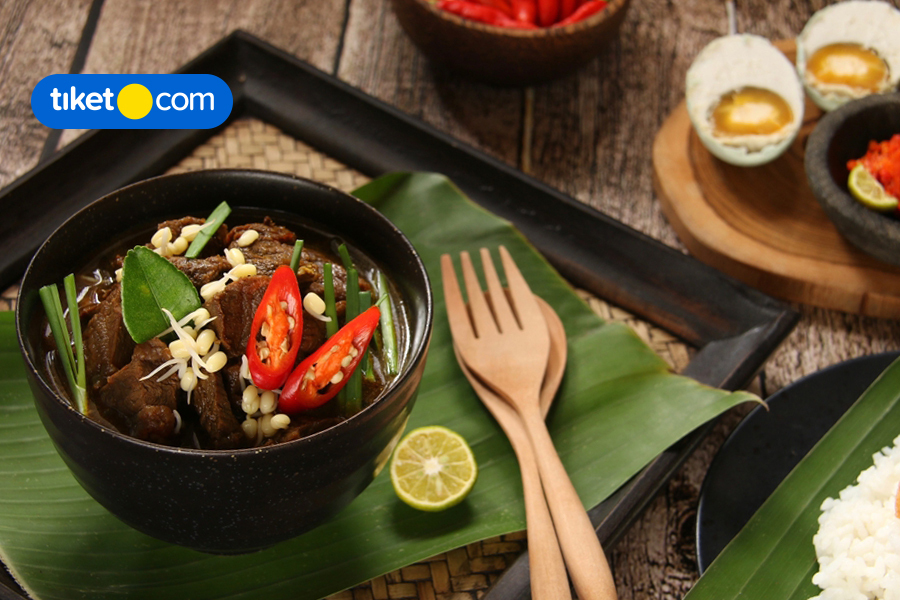Night at Surabaya: Let’s Explore Its Delicate Dishes