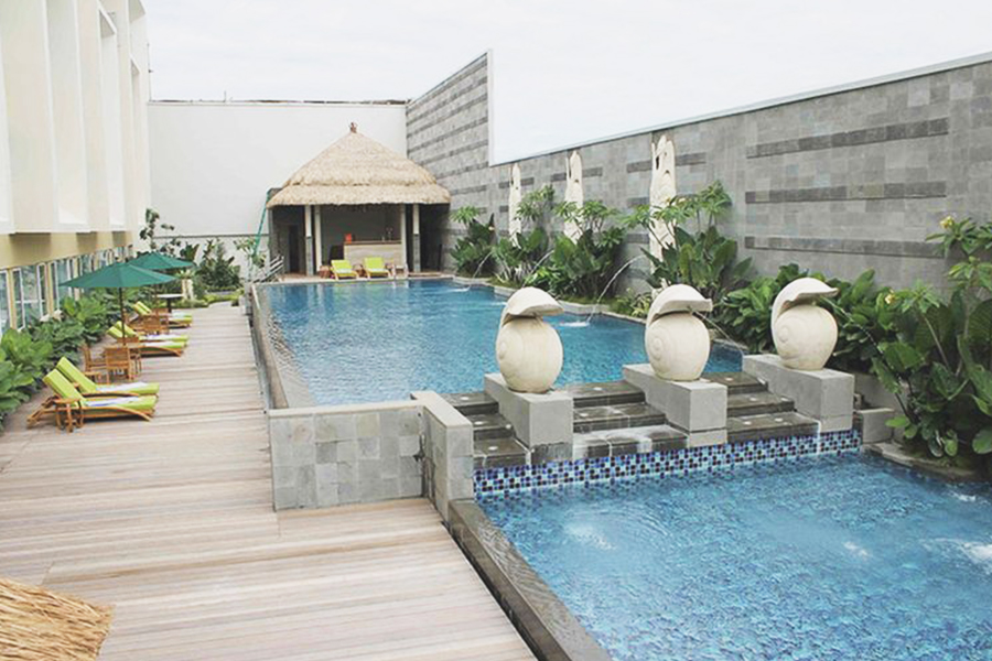 hotels near pon xx stadium