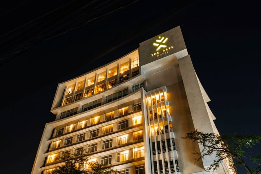 luxurious hotels palembang