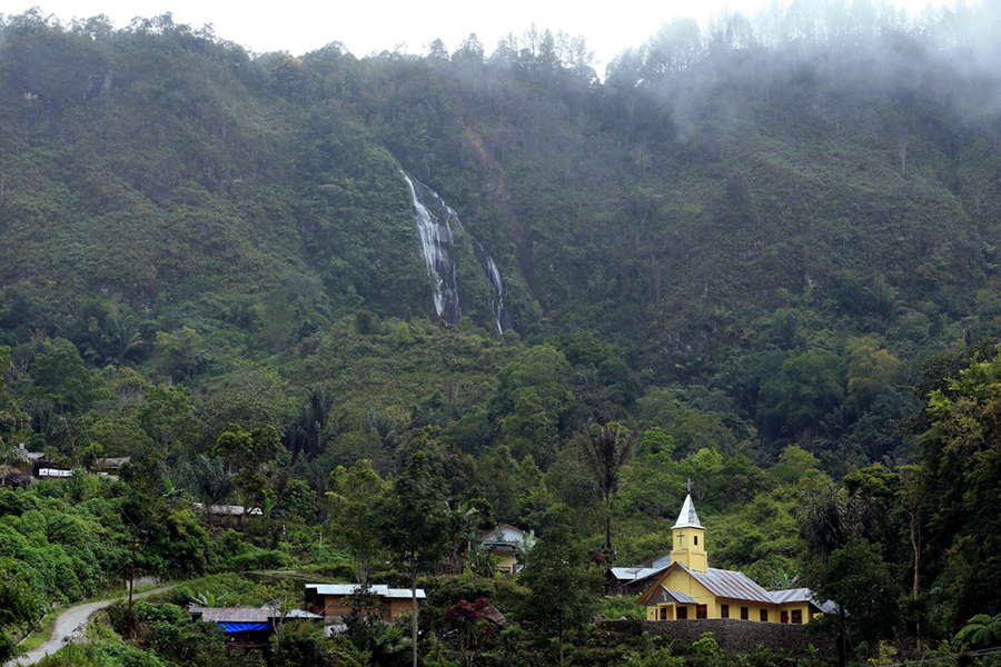 tempat wisata dan hotel di balige toba