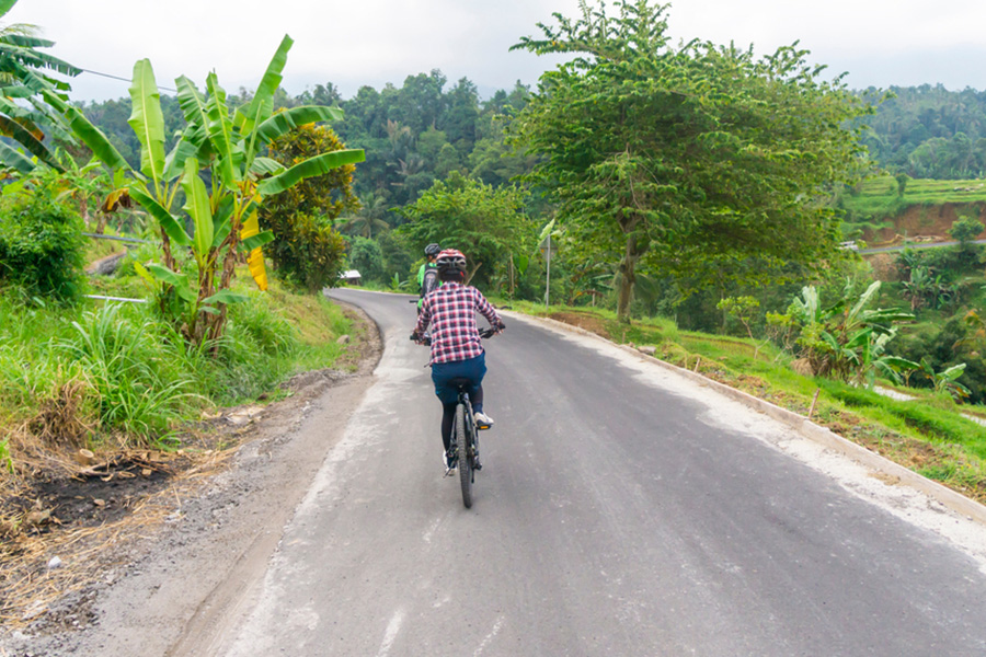 trek sepedaan gowes di borobudur