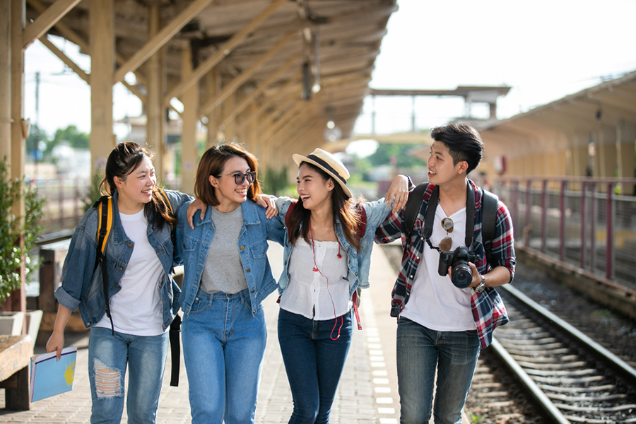 alasan traveling di usia muda