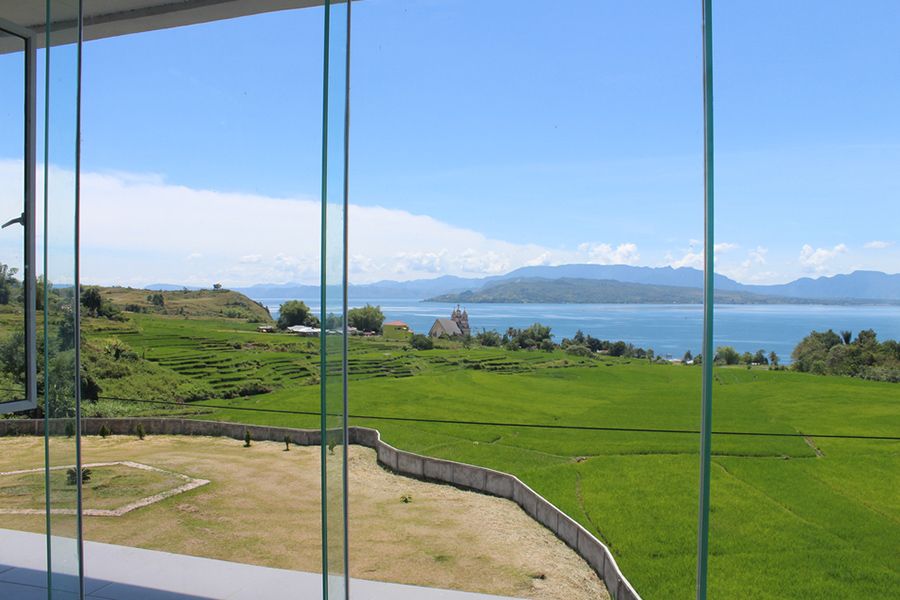 tempat wisata dan hotel di balige toba