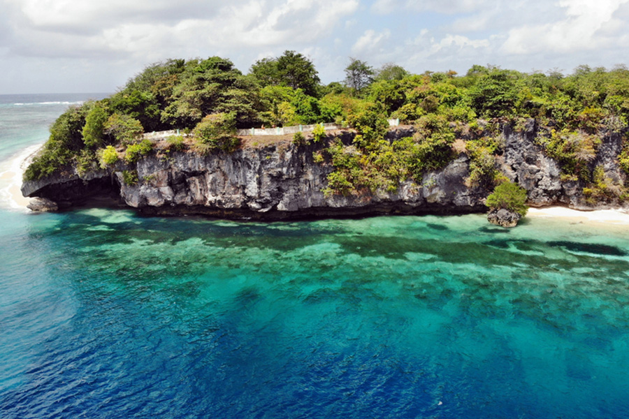 pemandangan bawah laut di Indonesia