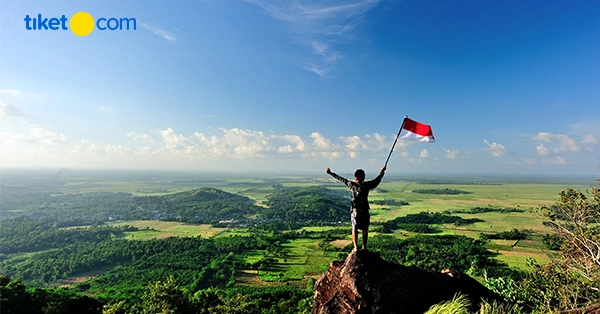 How to Celebrate Indonesia’s Independence Day This Year? Hike Up the Mountains!