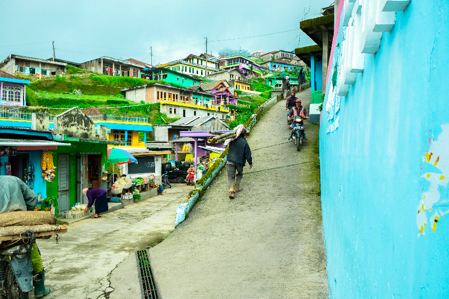 Jalanan Menanjak di Nepal Van Java