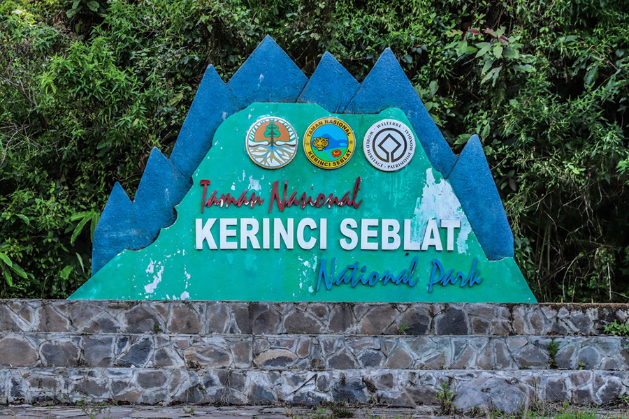 wisata alam sumatra barat trekking
