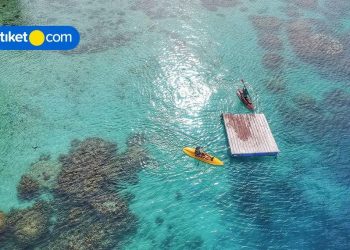 Macan Island, a Paradise in The Thousand Islands Looks Just Like the Maldives