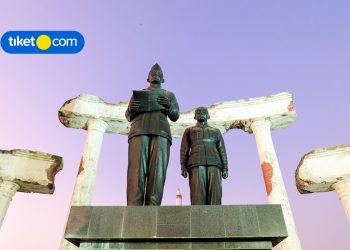 monumen bersejarah di surabaya