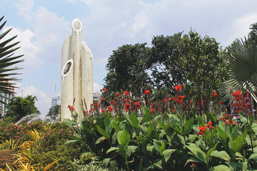 monumen bersejarah di surabaya