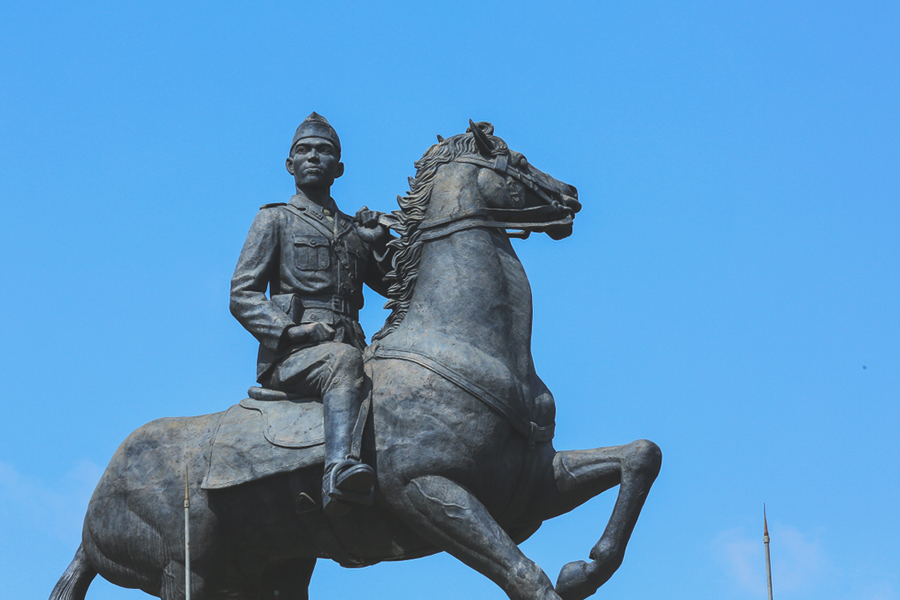 monumen bersejarah di surabaya