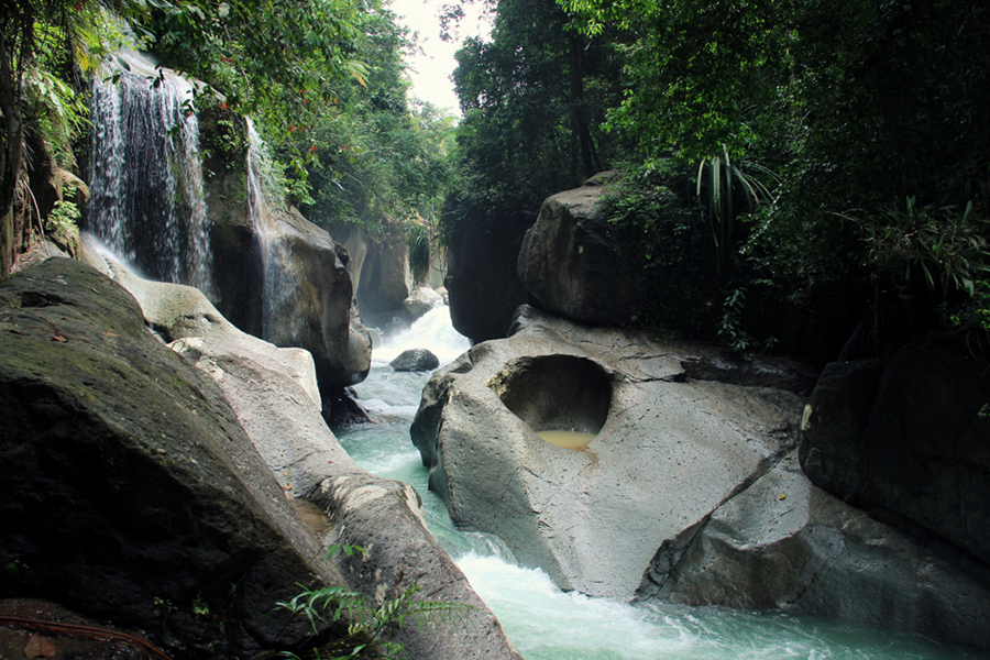 wisata alam sumatra barat trekking
