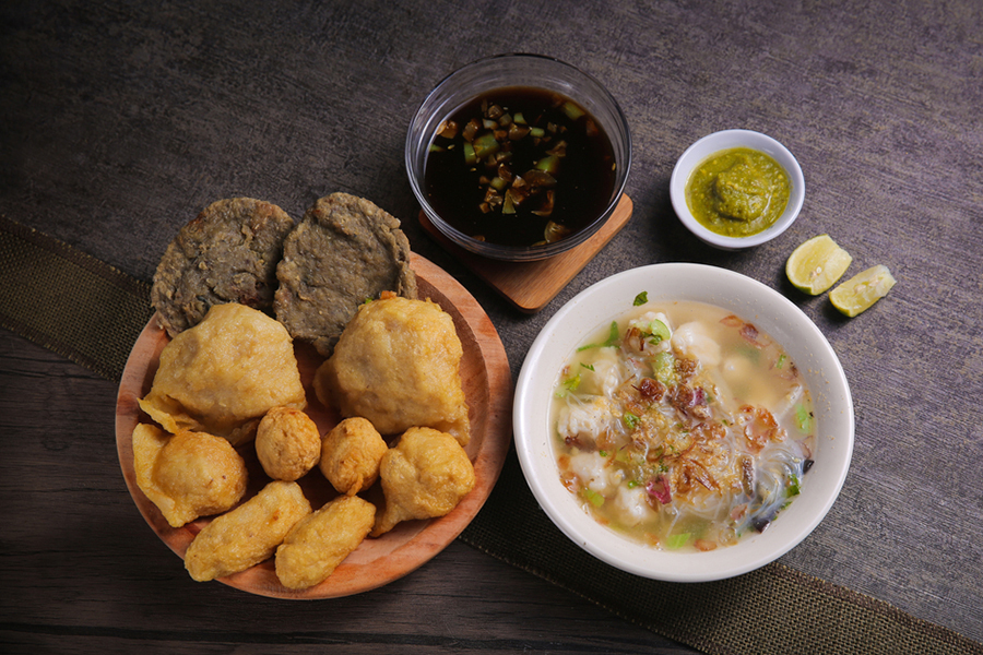 pempek and tekwan from palembang