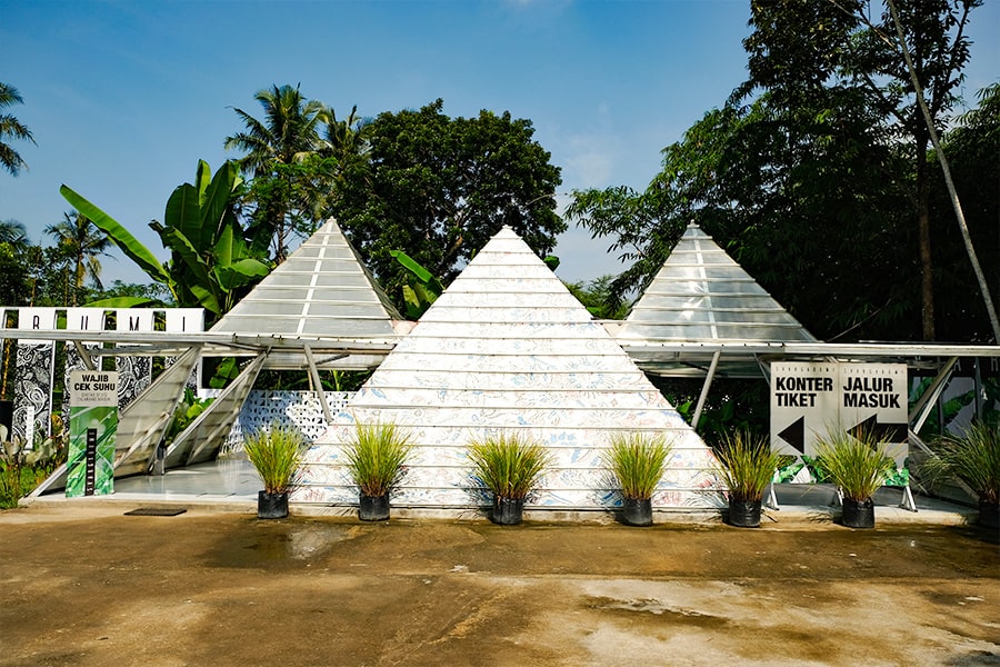 Pintu Masuk Utama Svargabumi Borobudur