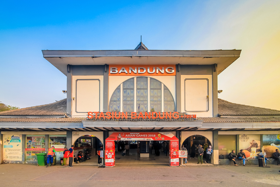stasiun kereta terbesar di indonesia - Stasiun Hall Bandung