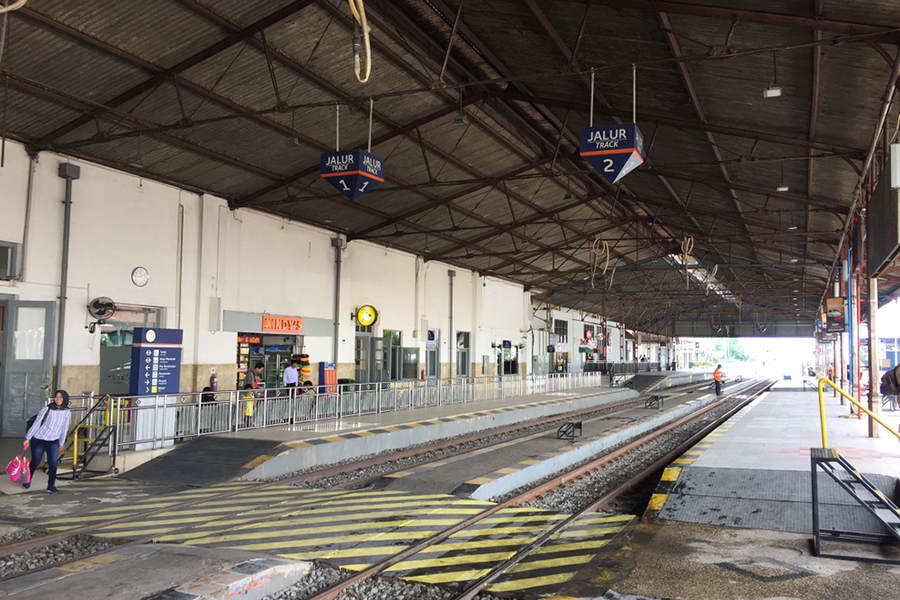 stasiun kereta terbesar di indonesia - Stasiun Madiun